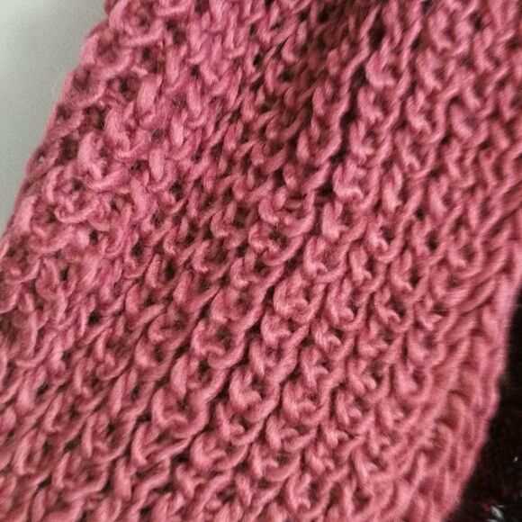 Lot of 2 Pink & Burgundy Chunky Knit Infinity Scarves NWT - Picture 4 of 10